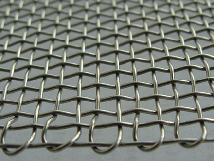 <a href=http://m.0916cg.com target='_blank'>軋花網(wǎng)</a>在石油鉆井平臺防護的應(yīng)用案例